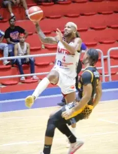 Buitres y Lobos ganan basket San Cristóbal