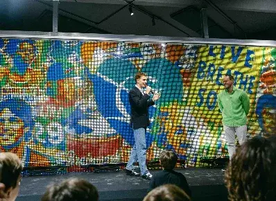 EL mosaico de cubos Rubik más grande