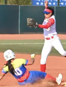 Softbol femenino RD cae en Bolivarianos