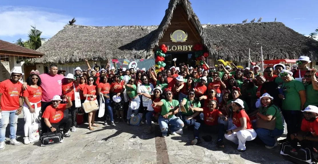 Grabo Estilo festeja junto a sus colaboradores