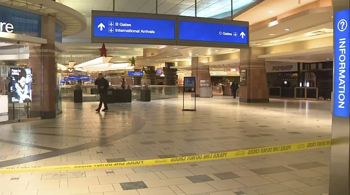 Tiroteo navideño en aeropuerto de Phoenix deja tres heridos