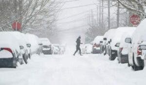 Tormentas de nieve en los Grandes Lagos tienen en alerta a millones de estadounidenses