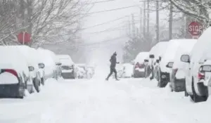 Tormentas de nieve en los Grandes Lagos tienen en alerta a millones de estadounidenses