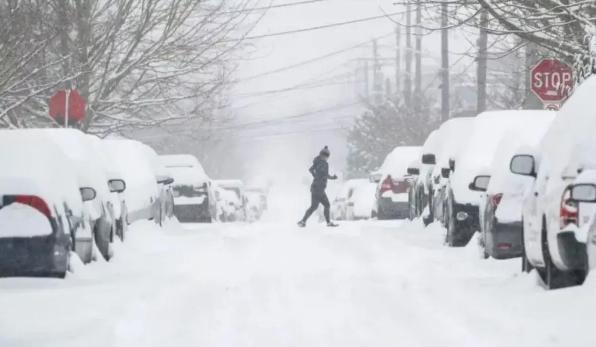 Tormentas de nieve en los Grandes Lagos tienen en alerta a millones de estadounidenses