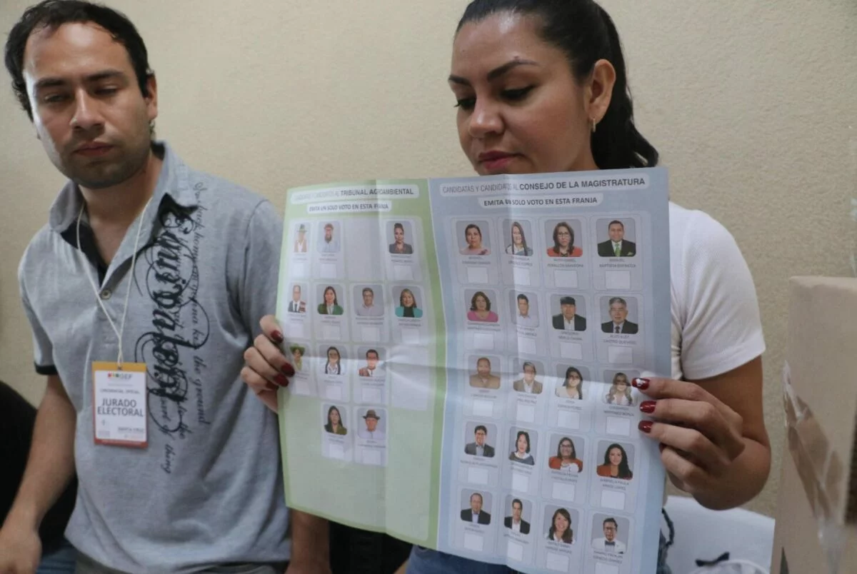 Los centros de votación comienzan a cerrar tras elecciones judiciales en Bolivia