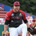 Gigantes blanquean 8-0 a Águilas