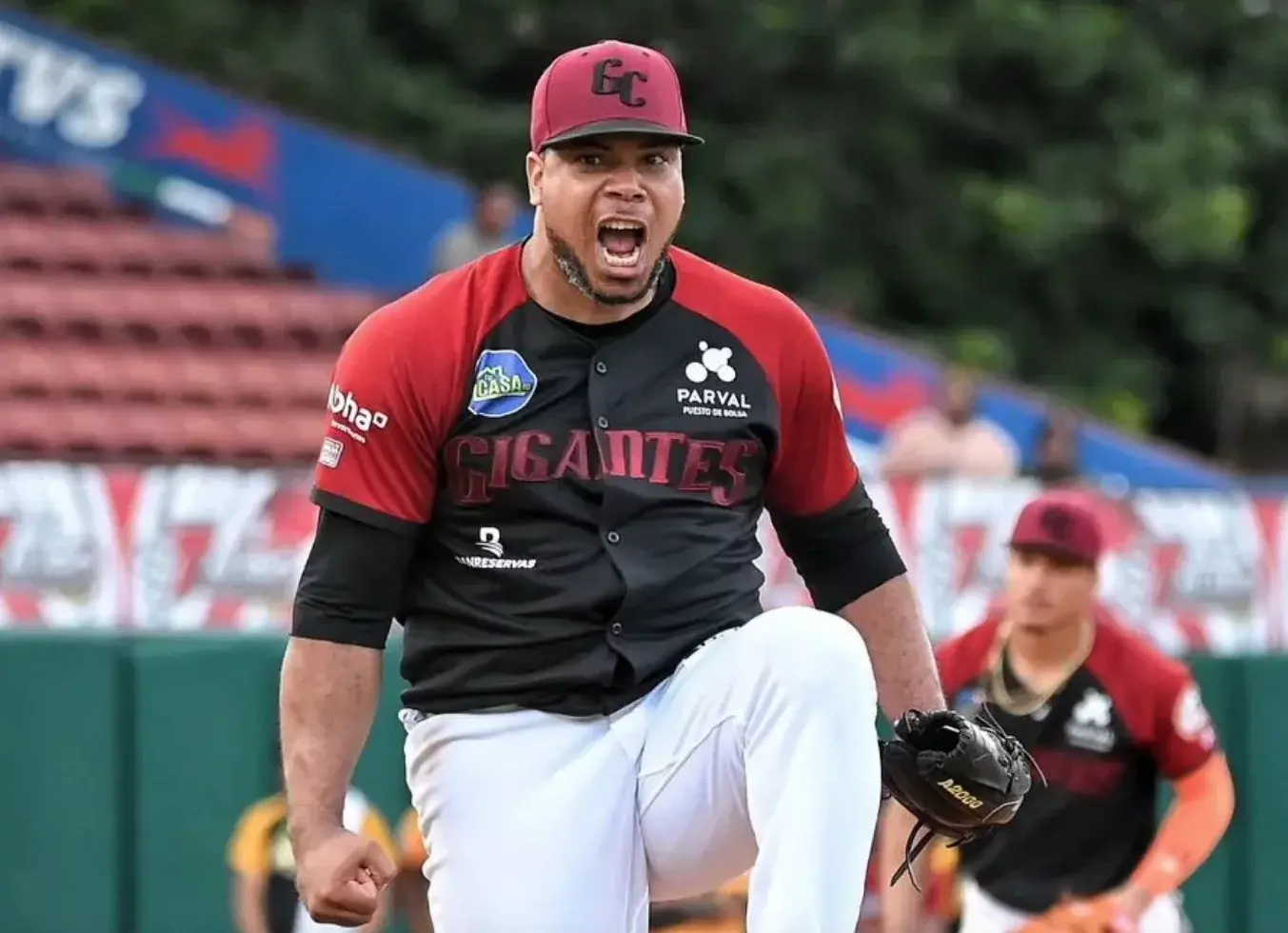 Gigantes blanquean 8-0 a Águilas