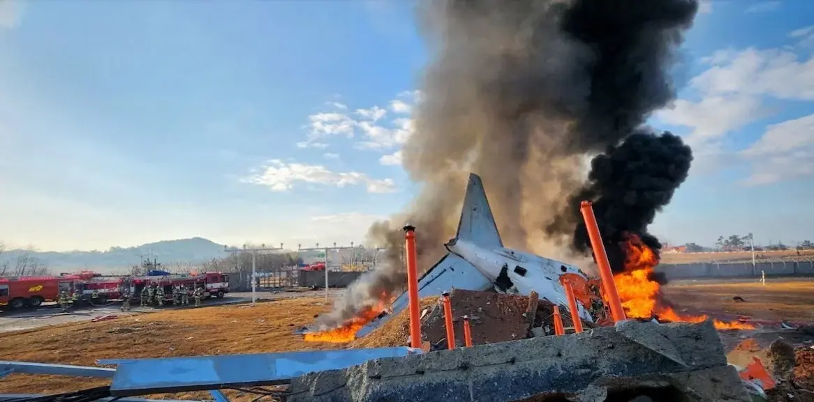 Las desgarradoras imágenes que dejó el accidente aéreo en Corea del Sur