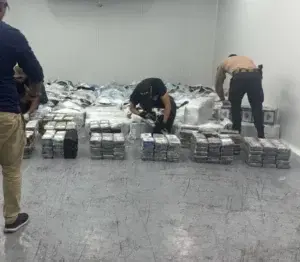 Primera foto de parte del cargamento de 10 toneladas de cocaína decomisado por DNCD