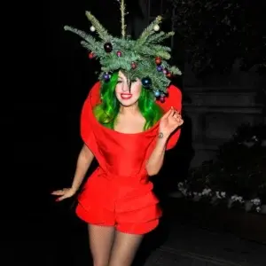 Lady Gaga se une a la moda navideña con una versión de ‘Santa Claus is coming to town’