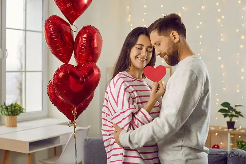 Cómo revivir la pasión en Navidad: Consejos para parejas