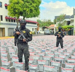 Presidente de Guatemala afirma contenedor cargado con 9.8 toneladas de cocaína fue contaminado en RD