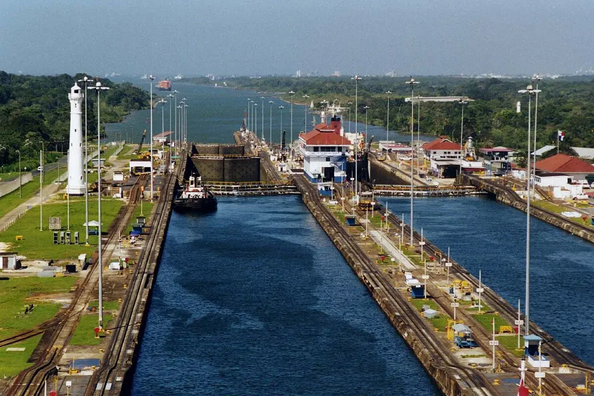 Agua y diversificación de servicios, los retos del canal tras 25 años en manos de Panamá