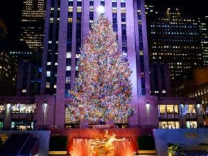 El árbol del Rockefeller vuelve a iluminar la ciudad de Nueva York