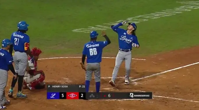 Jonrones de Leyba y Fitzgerald guían Licey sobre Escogido