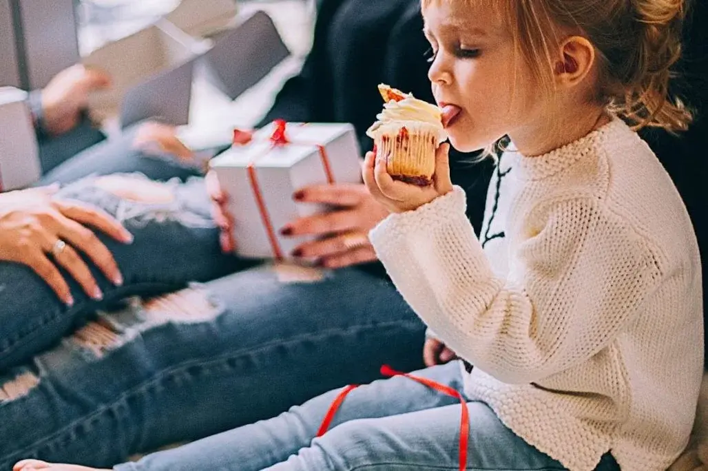 6 consejos del pediatra para evitar la indigestión en los niños durante la Navidad