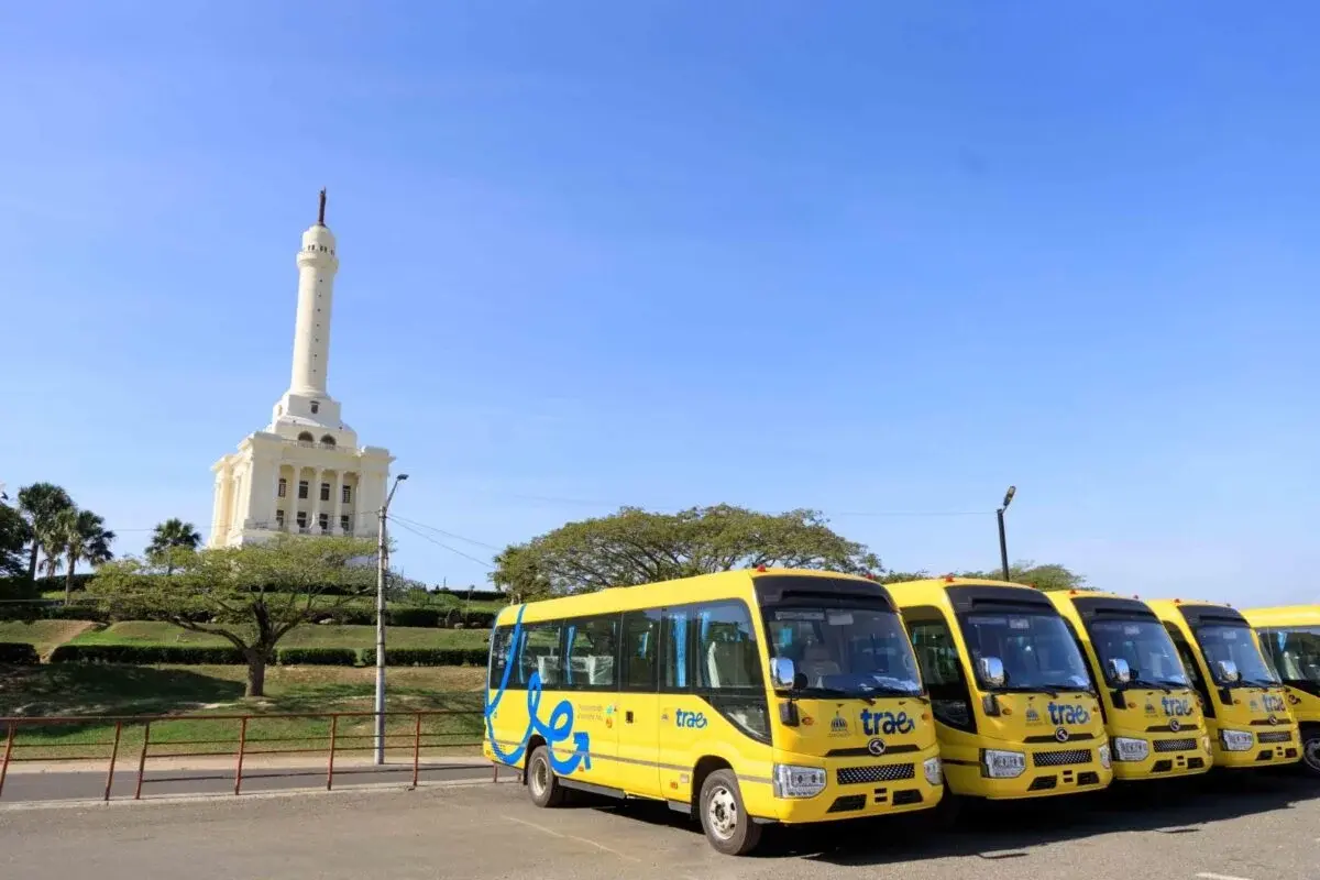 TRAE informa autobuses eléctricos ofrecen el servicio de manera regular en la mayor parte de Santiago