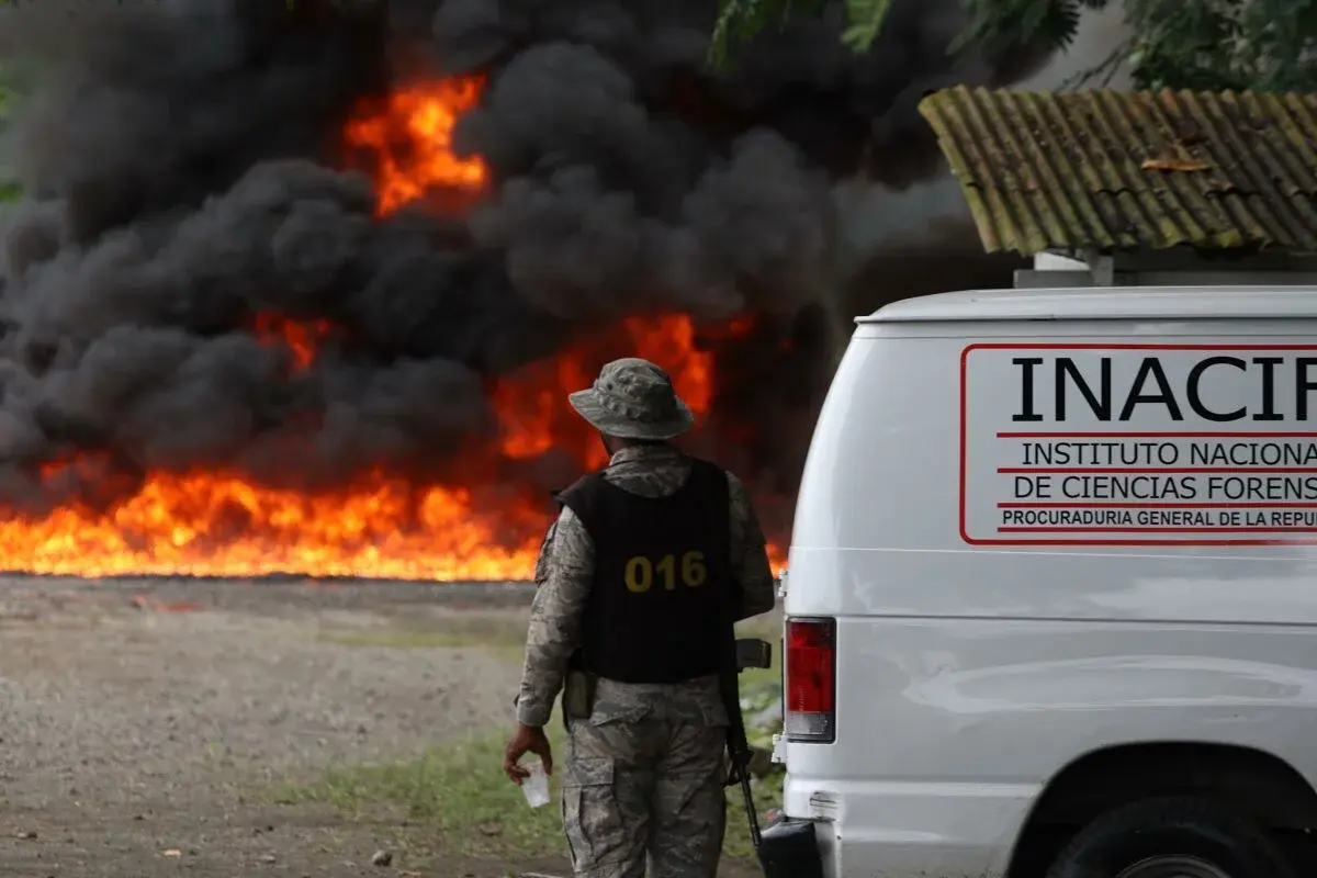 Queman las 9.8 toneladas de cocaína incautadas en Punta Caucedo el fin de semana