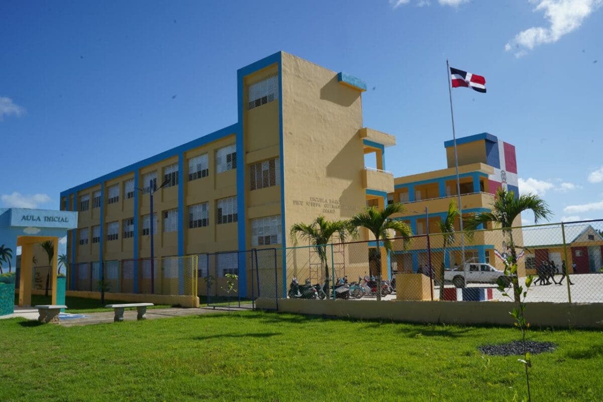 Raquel Peña inaugura centro educativo en Quisqueya, San Pedro de Macorís