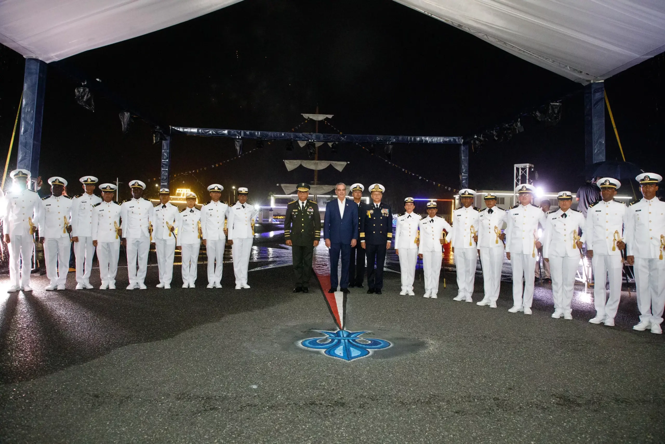 Presidente Abinader encabeza graduación de 26 nuevos oficiales de la Armada