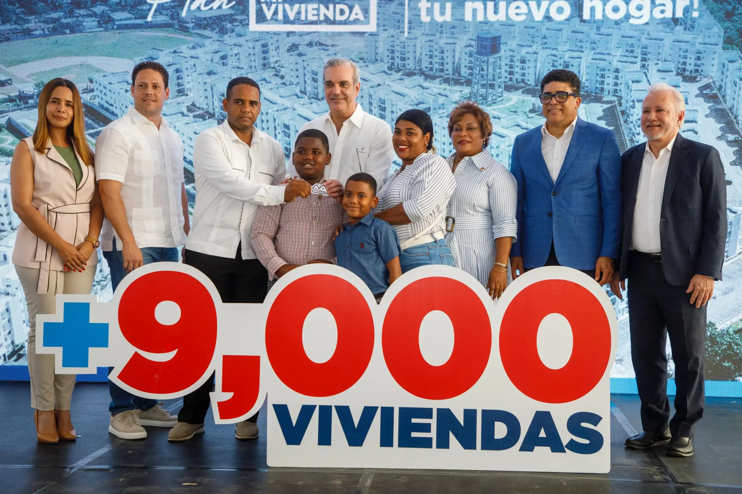 Presidente Abinader entrega 266 nuevos apartamentos en San Luis