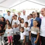 Presidente Abinader participa en aguinaldo navideño de la Fundación Cruz Jiminián