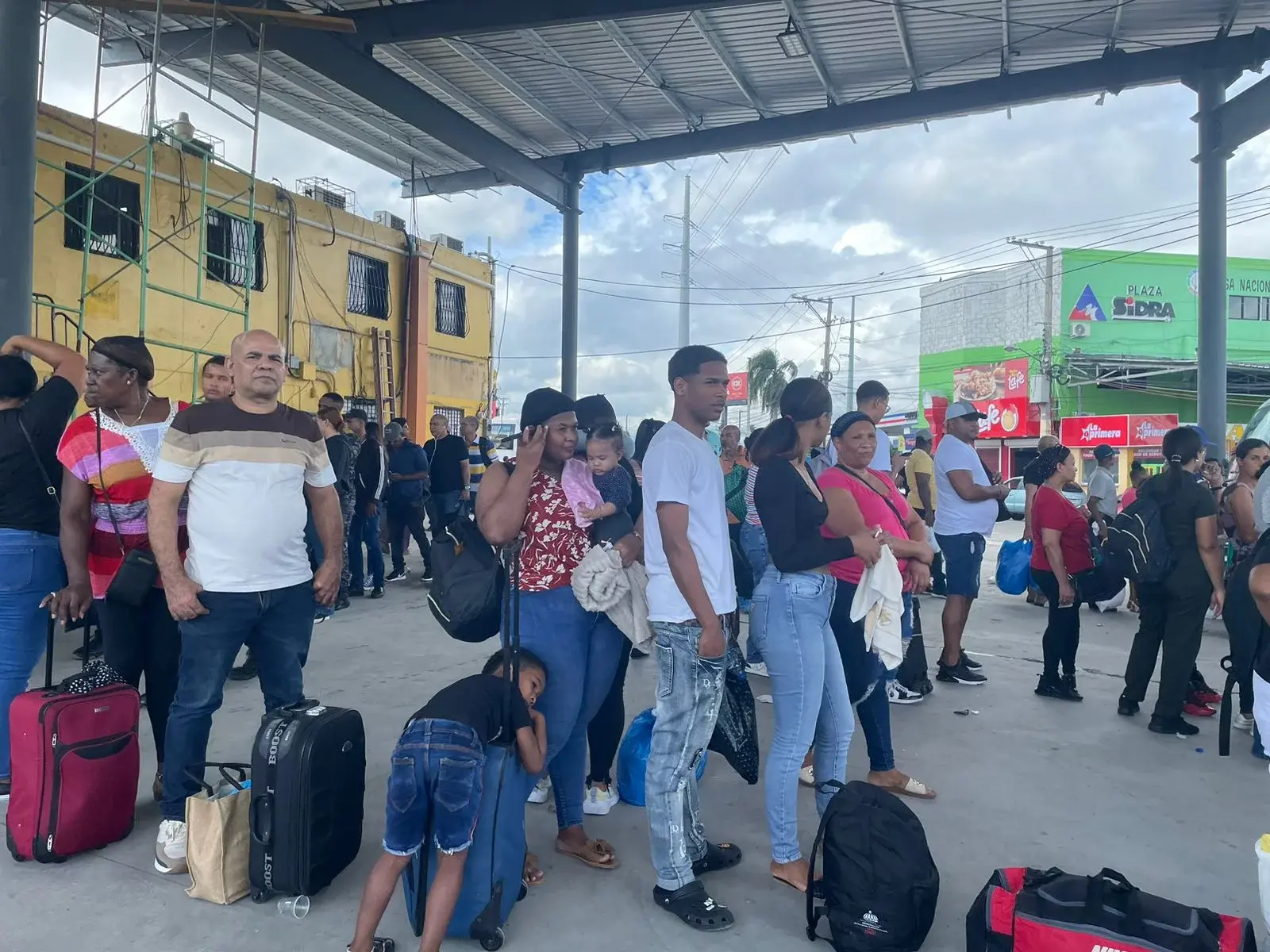 Cientos de personas viajarán al interior del país para pasar el feriado de Navidad en familia. Fuente externa