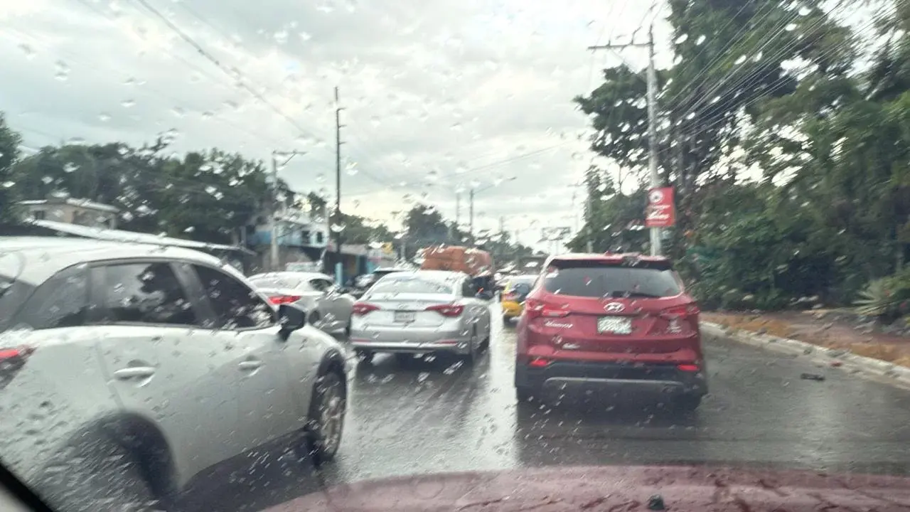 Conductores reportan fuerte tapón en la autopista Duarte