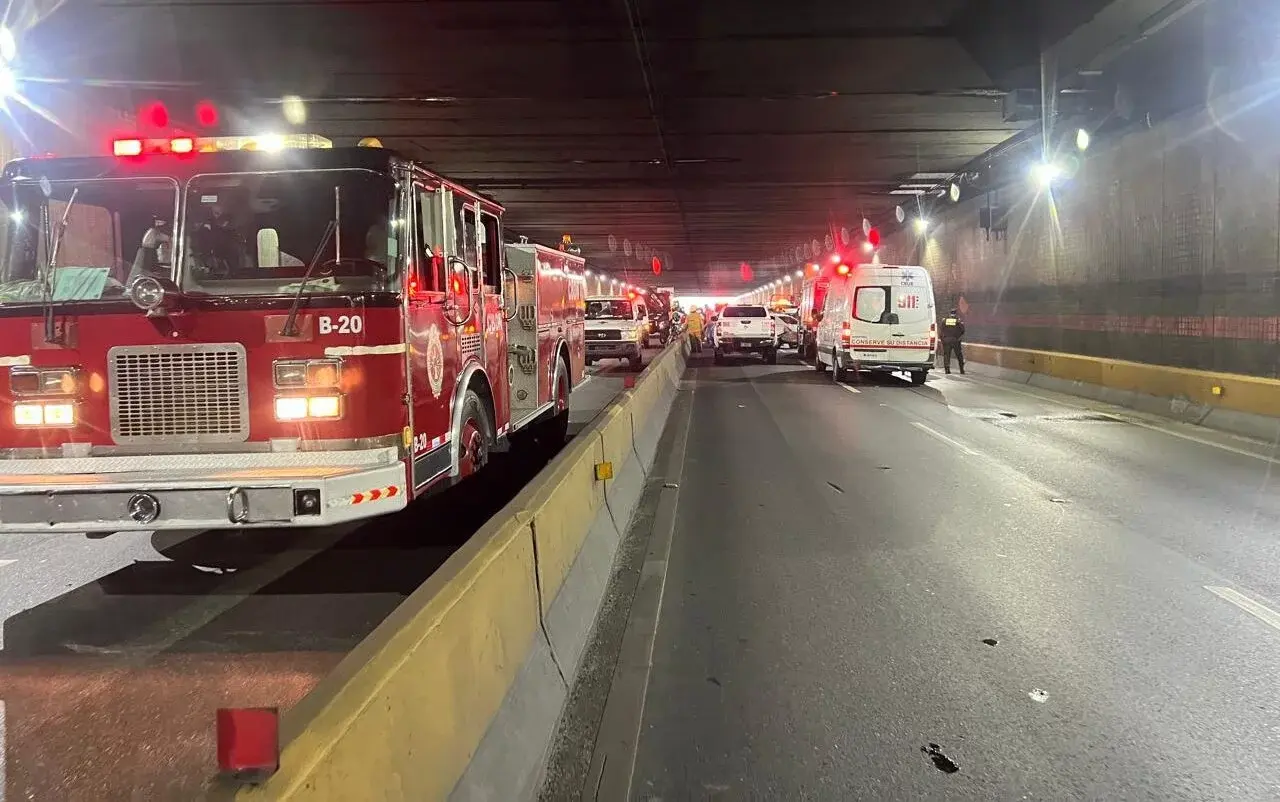 Accidente en túnel de la 27 deja tres heridos y provoca pánico entre conductores