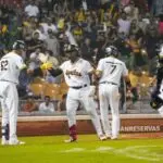 Las Águilas empatan en primero con las Estrellas al vencerlas 6-5