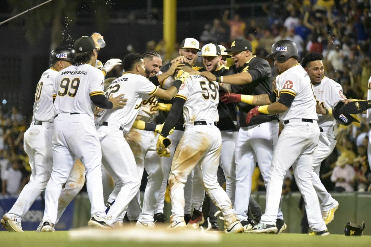 Las Águilas empatan en primero con las Estrellas al vencerlas 6-5