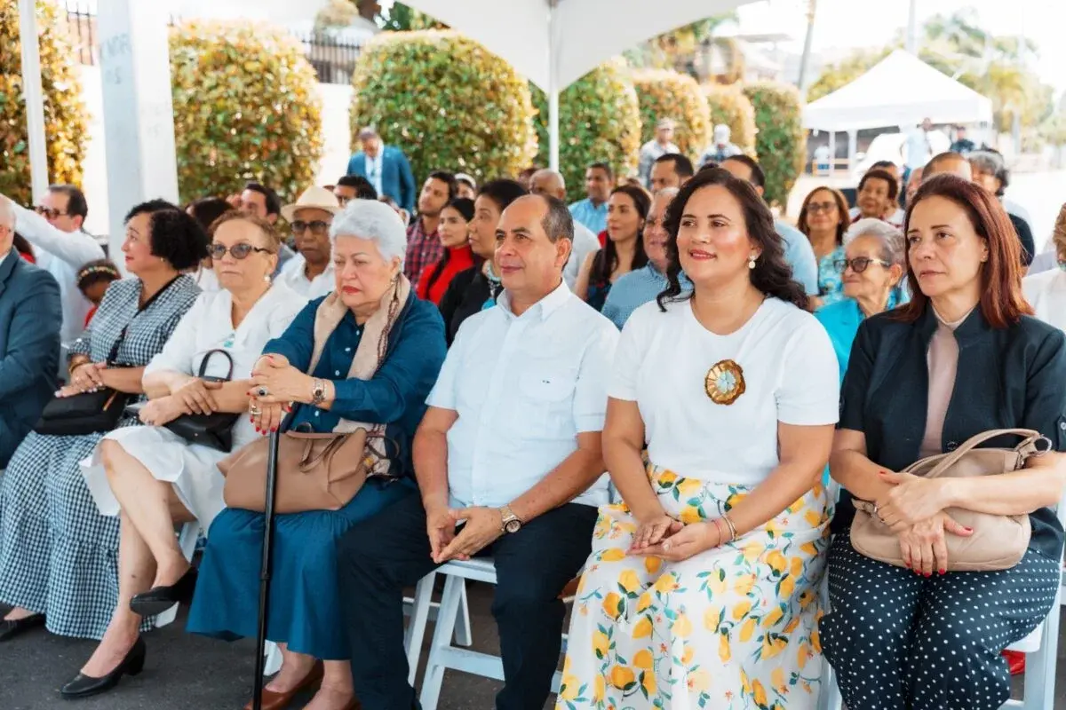 Alcaldía del Distrito Nacional develiza calle en honor a Gladys Gutiérrez