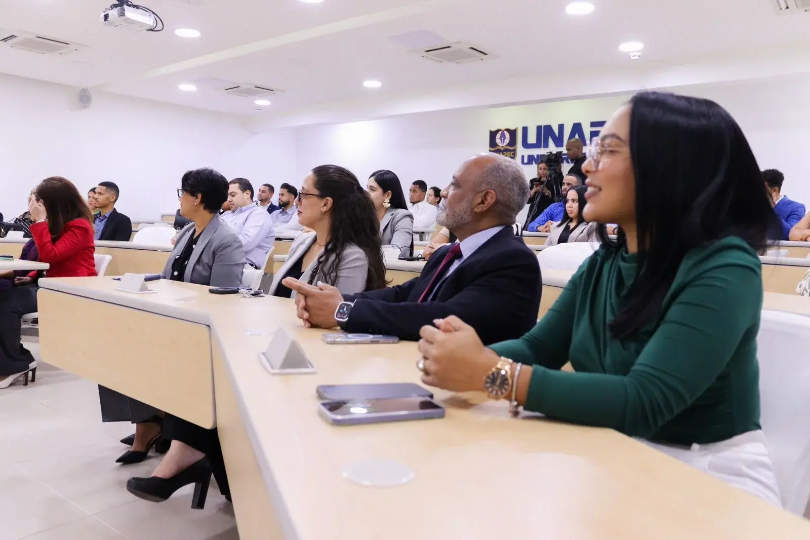 Universidad APEC y APAP culminan primera cohorte del Programa de Formación Continua SOMOS APAP