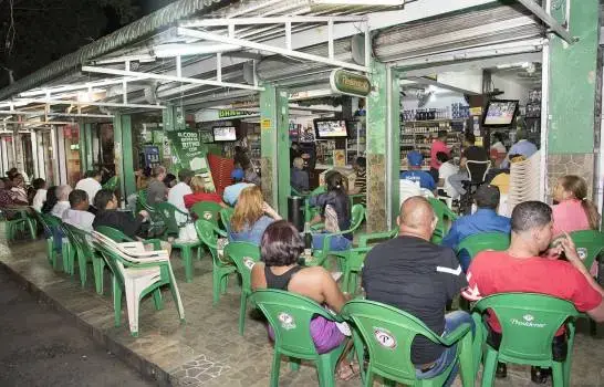 Revisarán el horario para venta de bebidas alcohólicas en colmadones