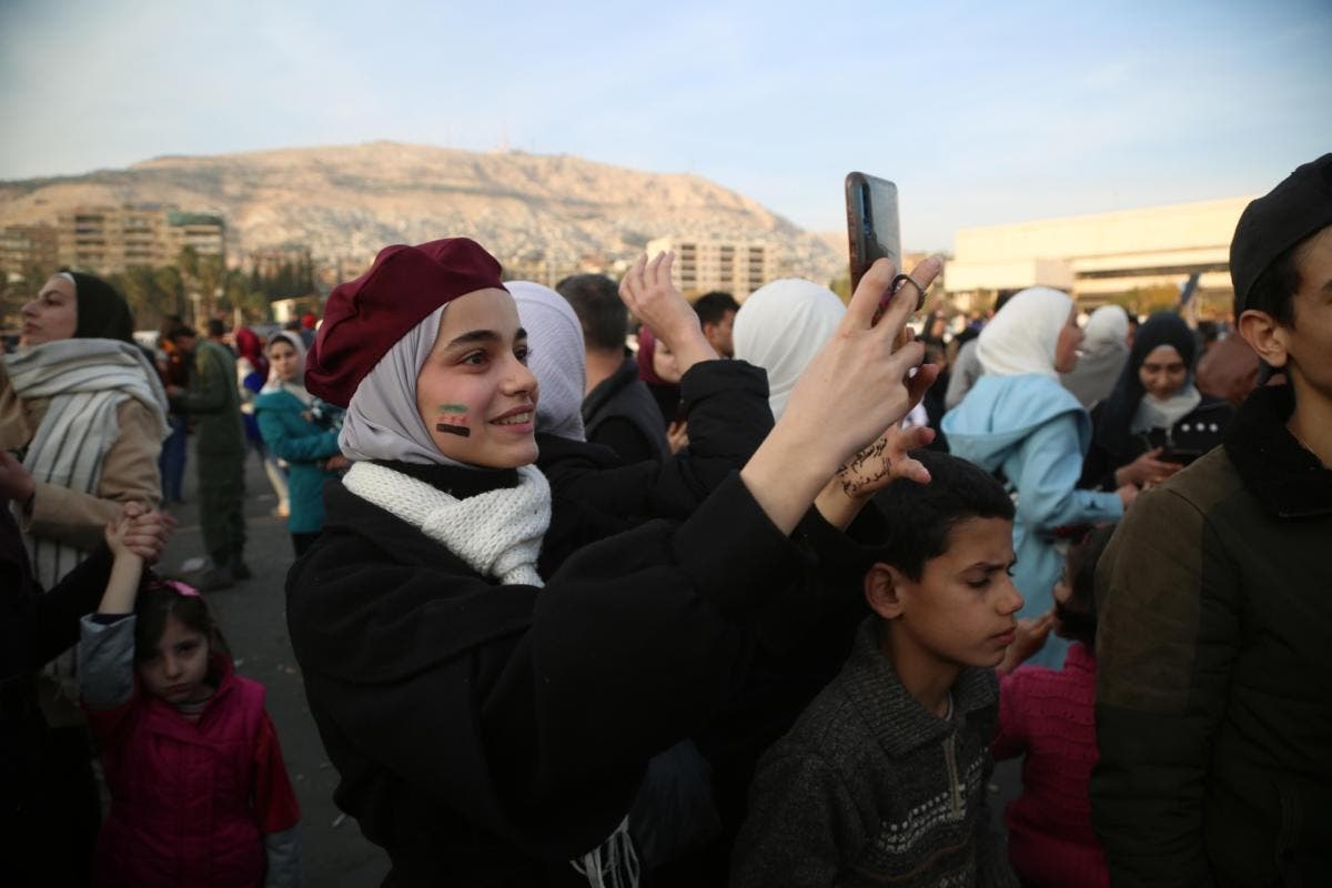 Damasco amanece su tercer día sin Al Asad con una tímida nueva normalidad