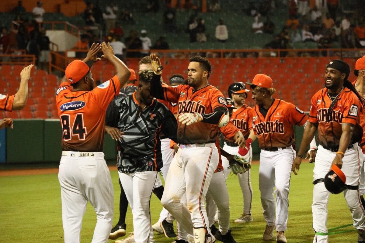 Grand slam de Francisco Peña da victoria Toros sobre Águilas