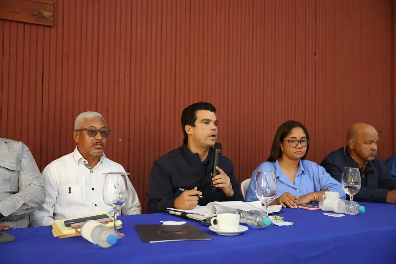 INAPA escucha líderes comunitarios de las provincias Elías Piña y San Juan