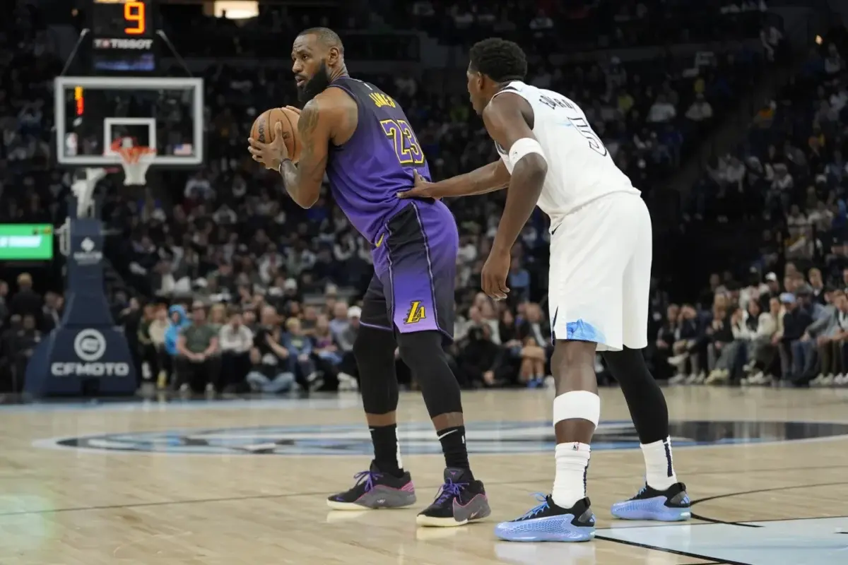 Timberwolves derrotan a los Lakers gracias a Randle, Gobert y una dura defensa