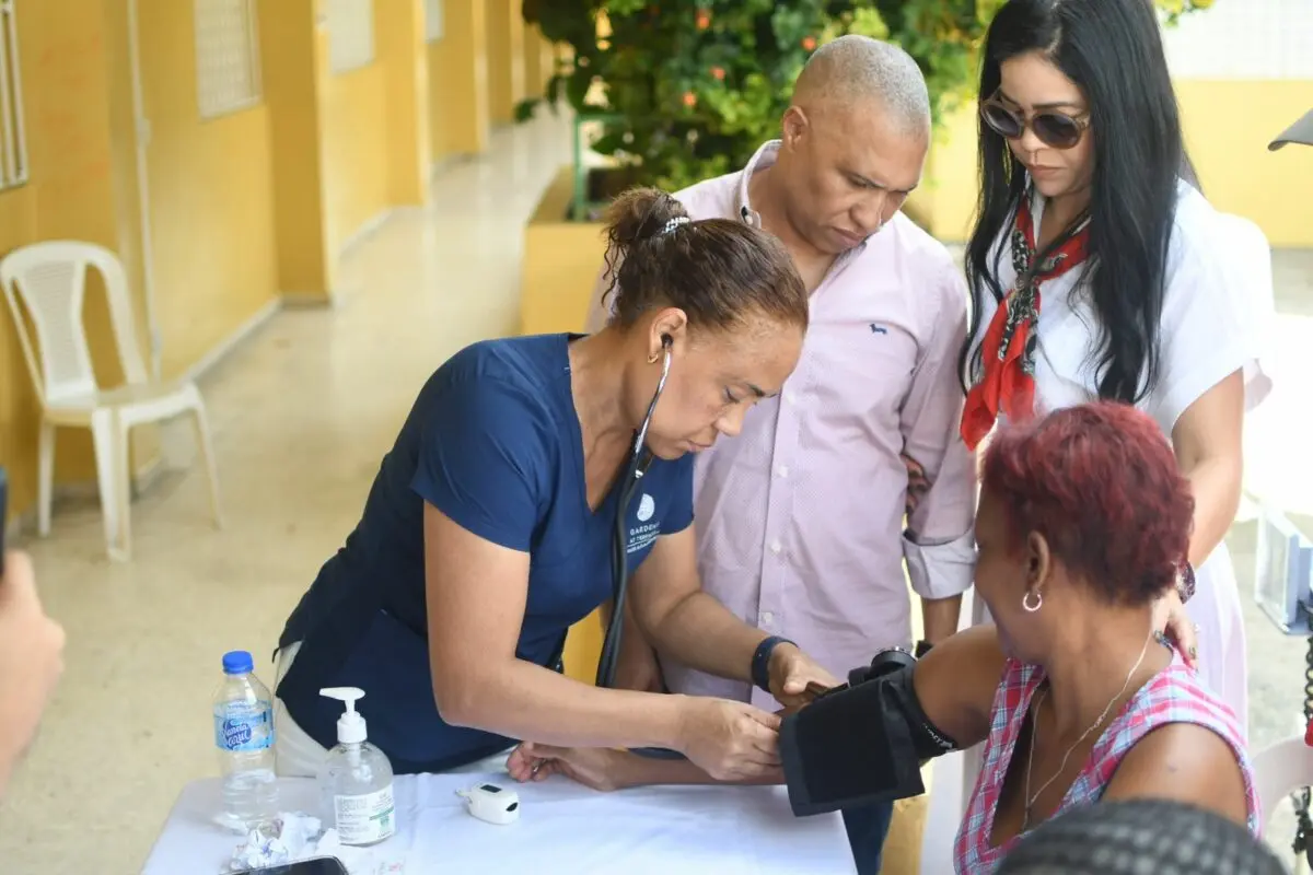 Inician Navidad con operativo médico en SDE