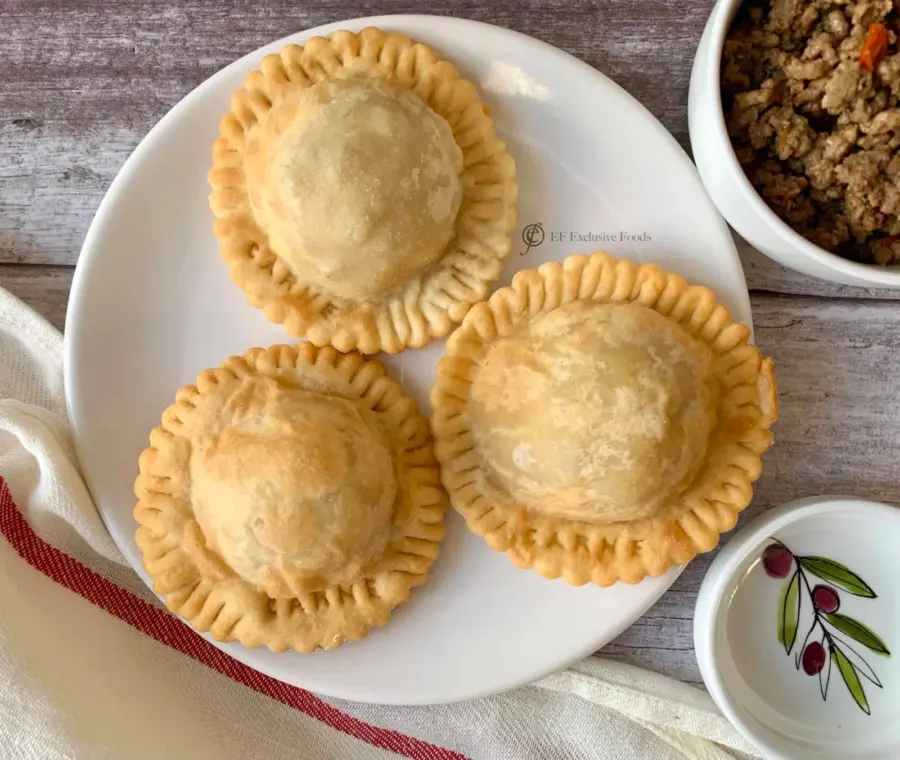 pastelitos-Venezolanos-carne-scaled