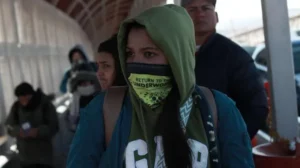 "Estoy pensando en irme de EE.UU.": la desesperanza de migrantes que llegaron legalmente al país ante restricciones de Trump