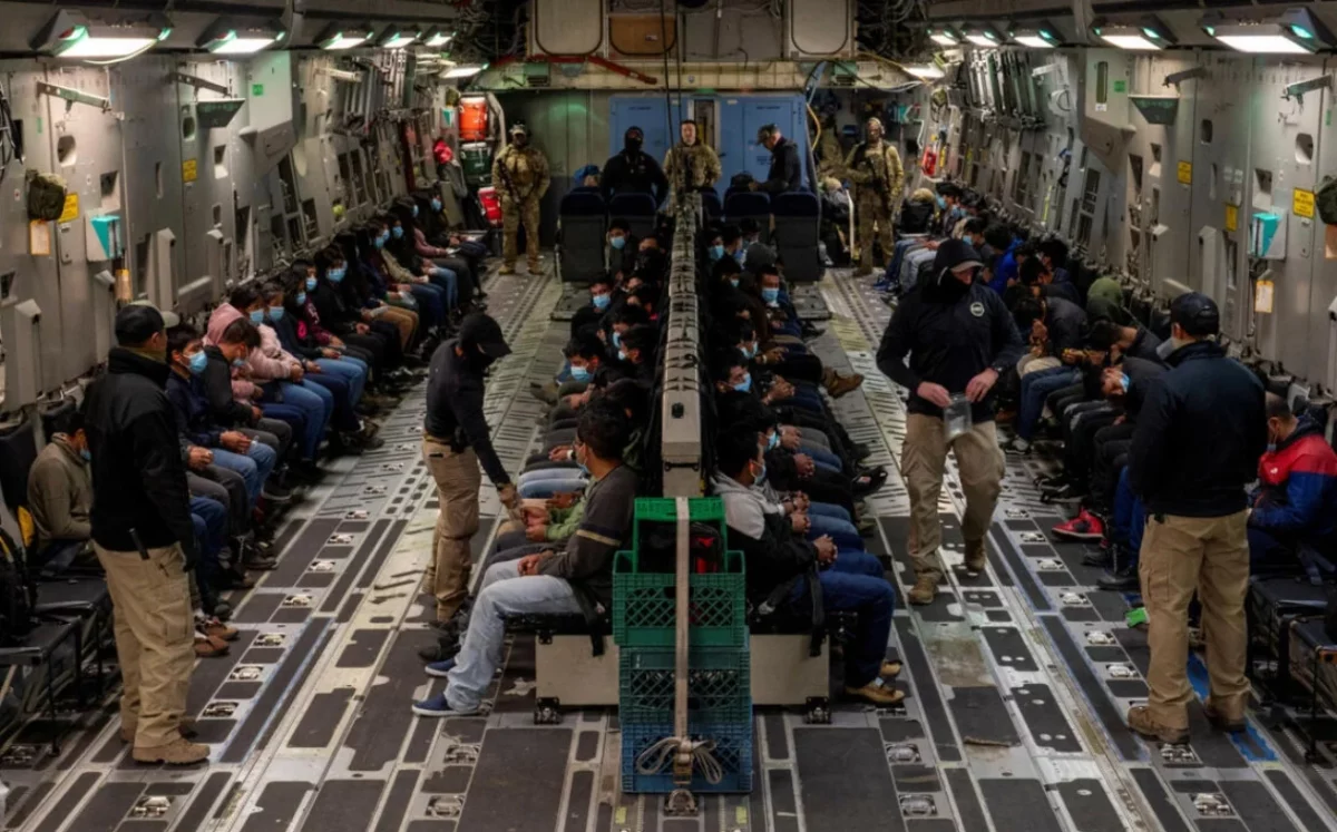 El presidente Donald Trump inició una política de repatriación masiva de inmigrantes ilegales.