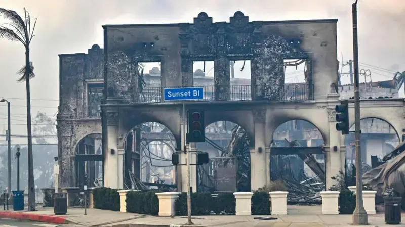 Edificio destruido en Pacific Palisades.