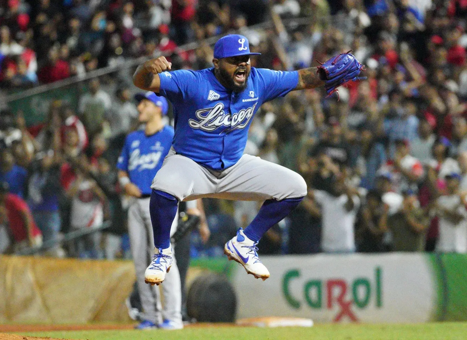 Licey vence a Leones y se mantiene en la cima