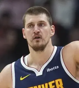 Jokic y Giannis lideran votos Juego Estrellas