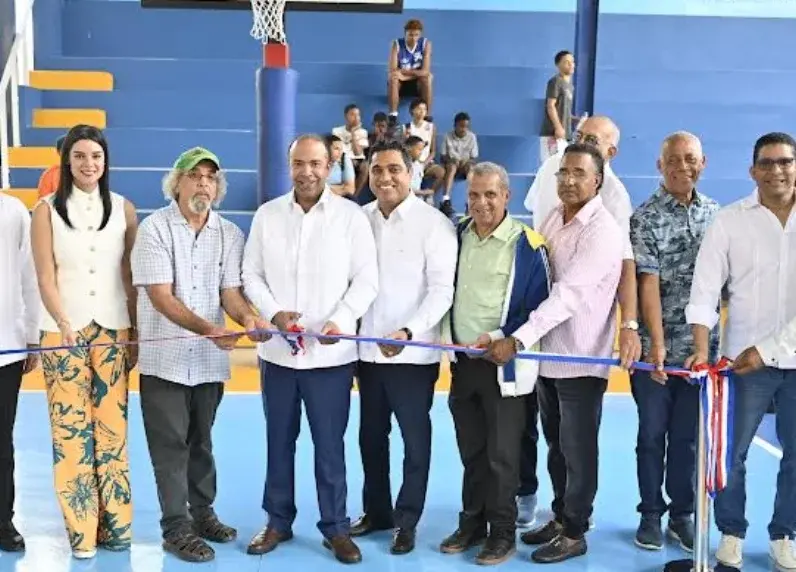 Samuel Pereyra entrega polideportivo al club Villa Juana