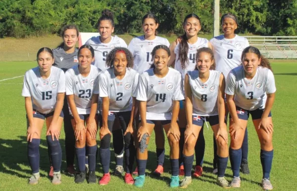 Integrantes de la seleción nacional de fútbol Sub-17 que se mide esta noche  a Granada.