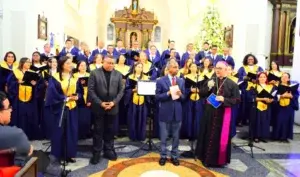 Coro Arquidiócesis de Santiago realiza recital