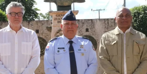 Roberto Santana,  Coronel José Ramón Reyes Suárez  y