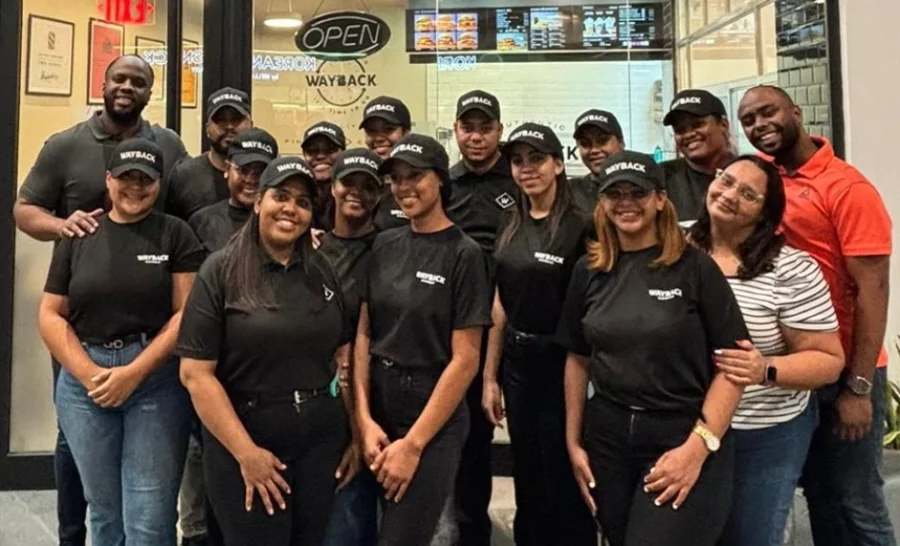 El equipo de Wayback Burgers.